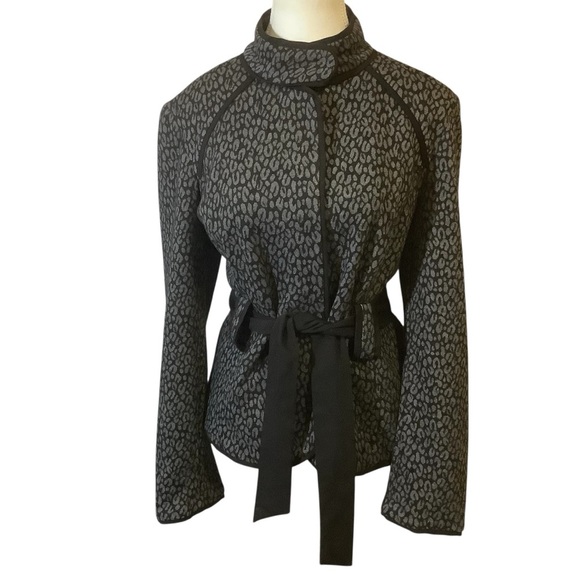 SANDRO SPORTSWEAR PATTERNED/ BUTTON-UP JACKET WITH TIE-UP BELT/ Size L - Picture 2 of 15